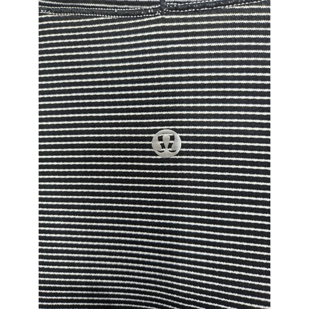 Lululemon Swiftly Tech Long Sleeve Women Size 8 Black White Striped Thumbholes‎